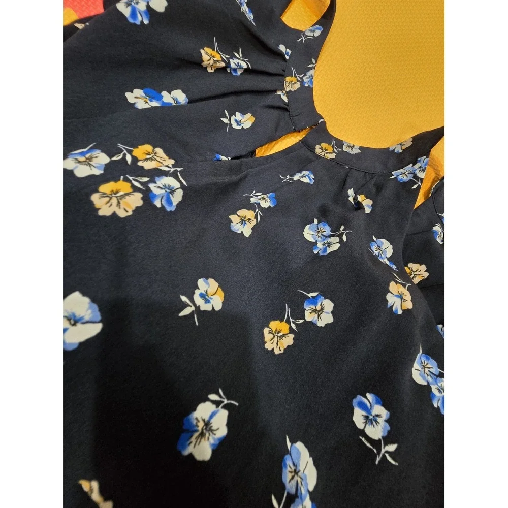 Women's Ann Taylor Factory Romper/Jumpsuit Size 2 Navy Blue Floral Print Elastic